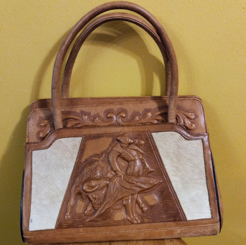 1970'S RARE MEXICAN TOOLED LEATHER AND NATURAL COWHIDE PURSE 12" X 10"